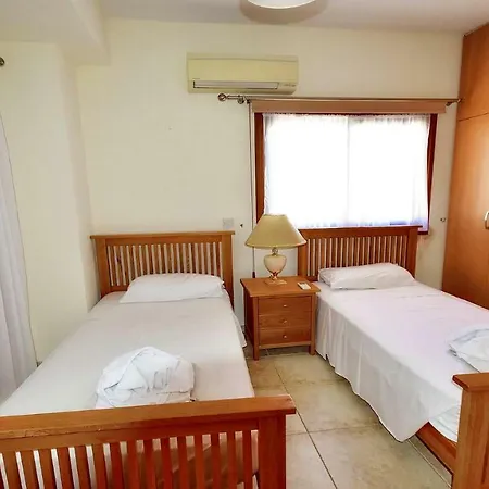 Spacious Luxury In Coral Bay Villa