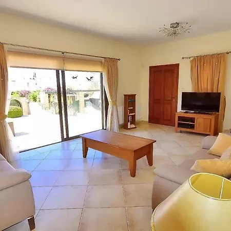 Spacious Luxury In Coral Bay Peyia