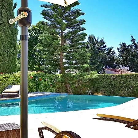 Spacious Luxury In Coral Bay Peyia