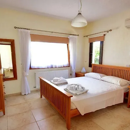 Spacious Luxury In Coral Bay