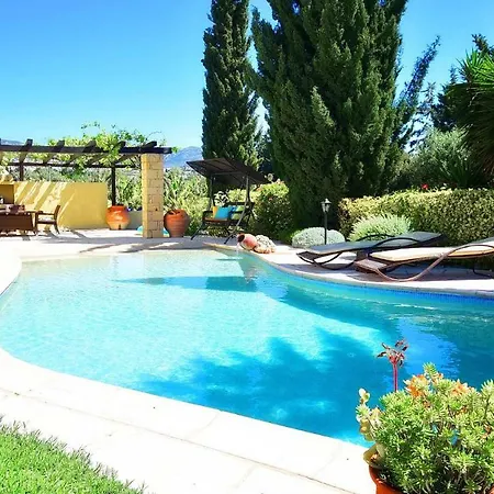Spacious Luxury In Coral Bay Willa Peja