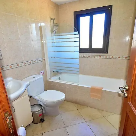 Spacious Luxury In Coral Bay Vilă *
