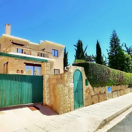 Spacious Luxury In Coral Bay Vilă