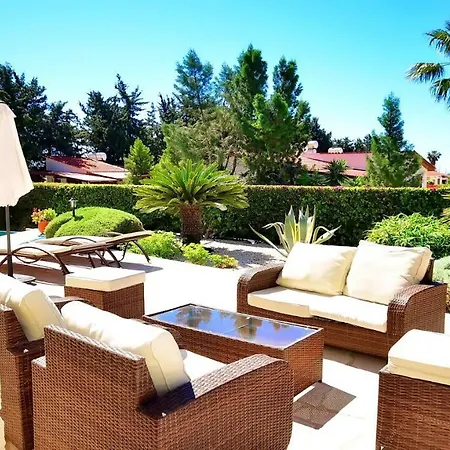 Spacious Luxury In Coral Bay Vilă