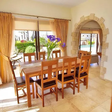 Spacious Luxury In Coral Bay Vilă Peyia