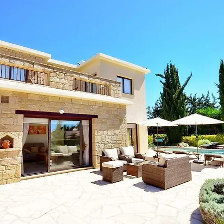 Spacious Luxury In Coral Bay Vilă Peyia