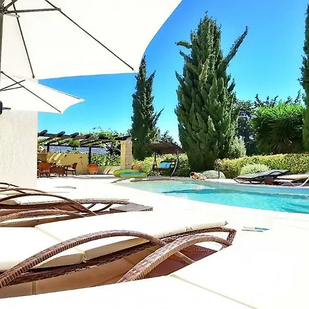 Vilă Spacious Luxury In Coral Bay Peyia